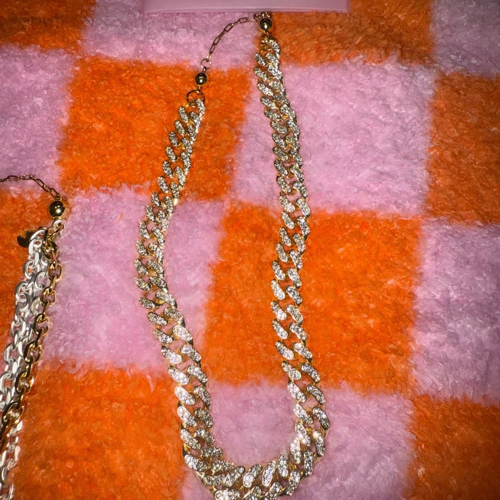 Elegant Gold Chain Necklace